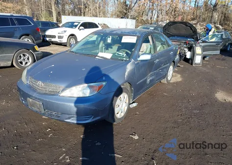 2002 Toyota Camry Le z USA, uszkodzony, nr VIN 4T1BE32K92U569527